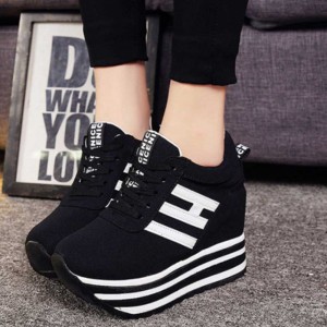 Thick Bottom Muffin Platform Laces Up Sneakers - Black