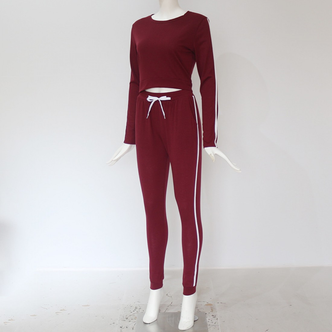 maroon jogging bottoms