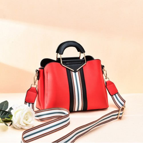 Stylish Look With Adjustable Belt Easy To Handle Hand Bag - Red image