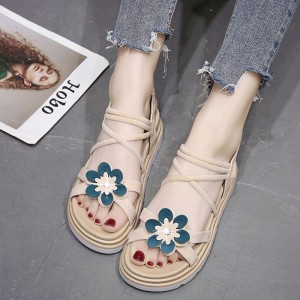 Flower Designed Open Toe Flat Sandals - Cream