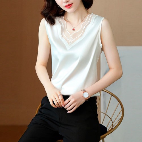 Solid Color V-Neck Loose Sleeveless Blouse With Lace Trim -White image