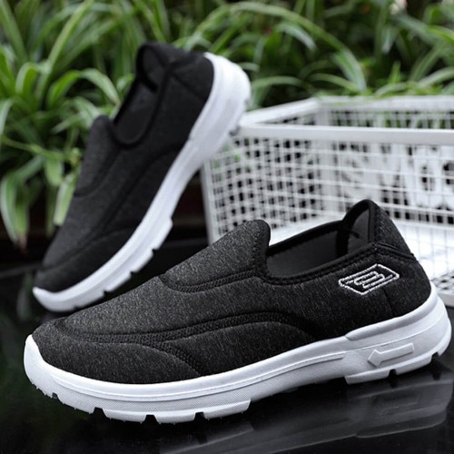 Breathable Round Toe Women's Jogging Shoes - Black image