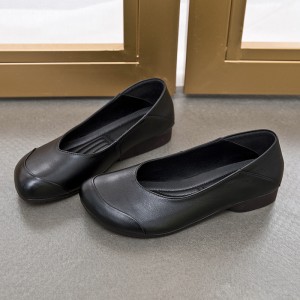 Retro Style Soft Sole Slip On Flat Shoe for Women - Black