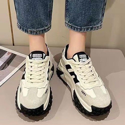 Soft Breathable Round Toe Thick Bottom Lace Up Sneakers - Black image