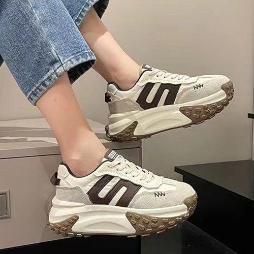Soft Breathable Round Toe Thick Bottom Lace Up Sneakers - Brown image