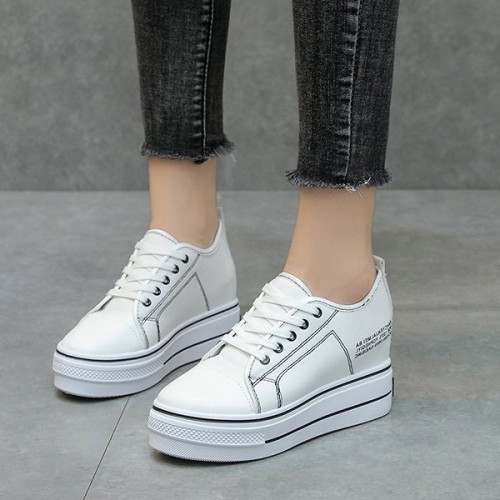 Thick Soled Laces Closure Round Toe Ankle Sneakers - White image