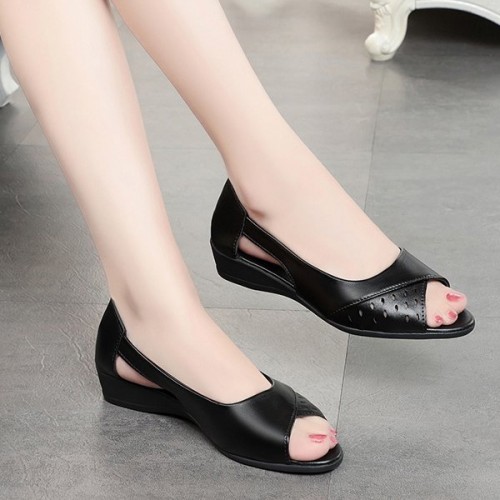 Open Toe Low Cut Flat Bottom Hollow Out Women Sandals - Black image