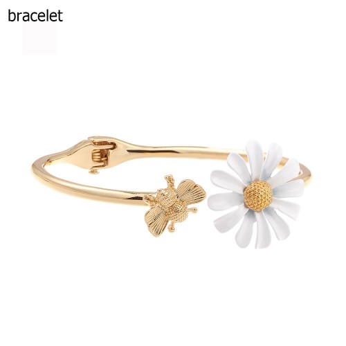 Wedding Party Accessories Set - Cute Asymmetrical Drop Earrings, Sunflower Rings, Daisy Bracelet in White