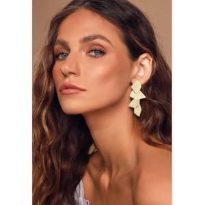 Exquisite Gold Leaf Earrings - A Touch of Luxury and Brilliance